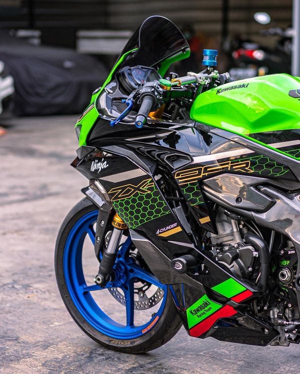 地表最强小钢炮川崎zx25r