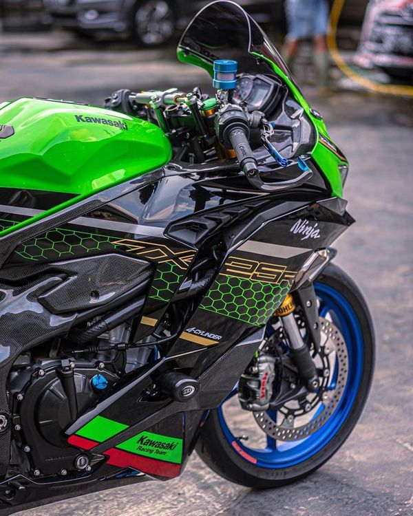 地表最强小钢炮川崎zx25r