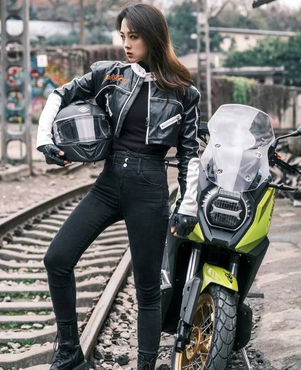 力帆改款kpv150来了!功率提升车重增加,前脸变成大小眼