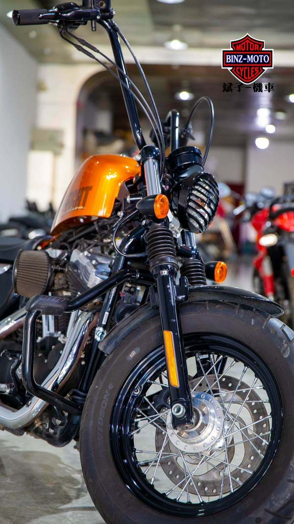 15年小改装帅气的哈雷x48