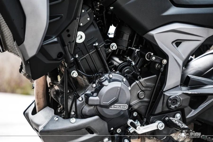 国内摩旅再刮欧系风赛科龙rx6静态评测