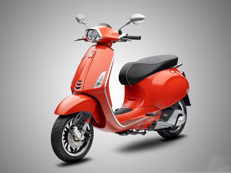 摩托车充满情怀,外加上vespa sprint 150的车型设计也走的是复古风格