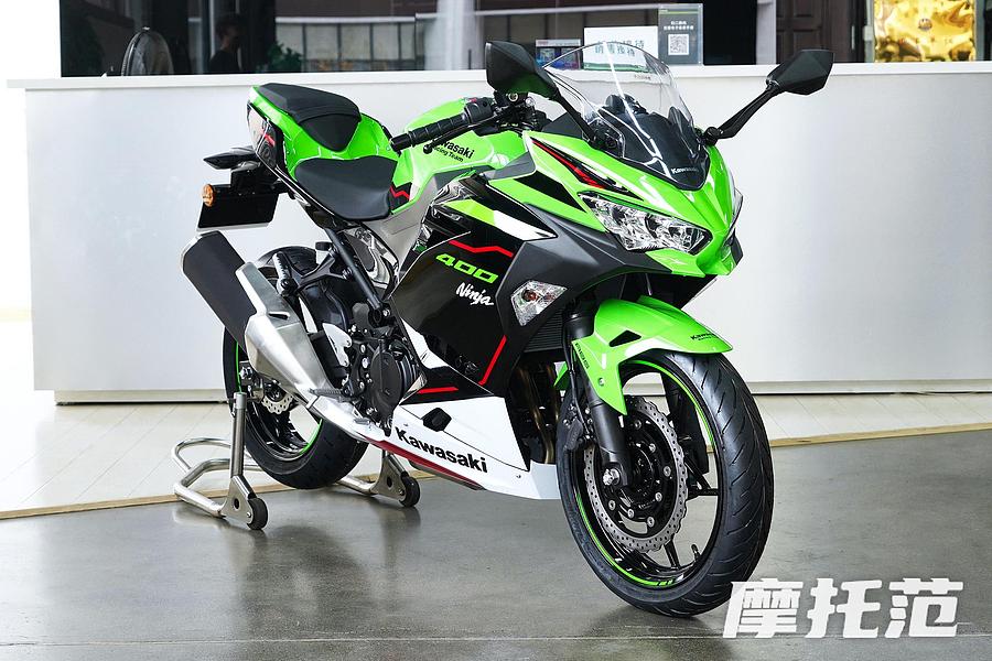 川崎ninja400在400cc仿賽市場獨佔鰲頭好多年,而另一款經典車型本田