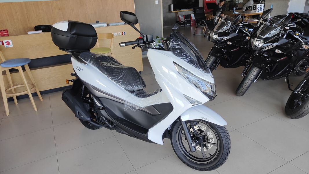 豪爵uhr的夏德尾箱……还不错,摩托范-哈罗摩托