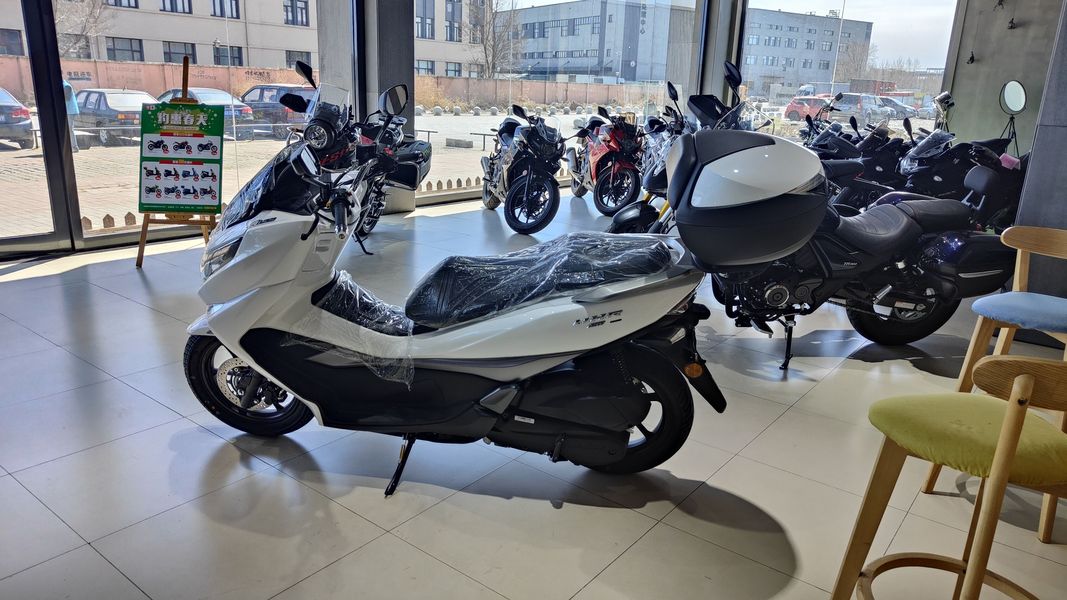 豪爵uhr的夏德尾箱……还不错,摩托范-哈罗摩托