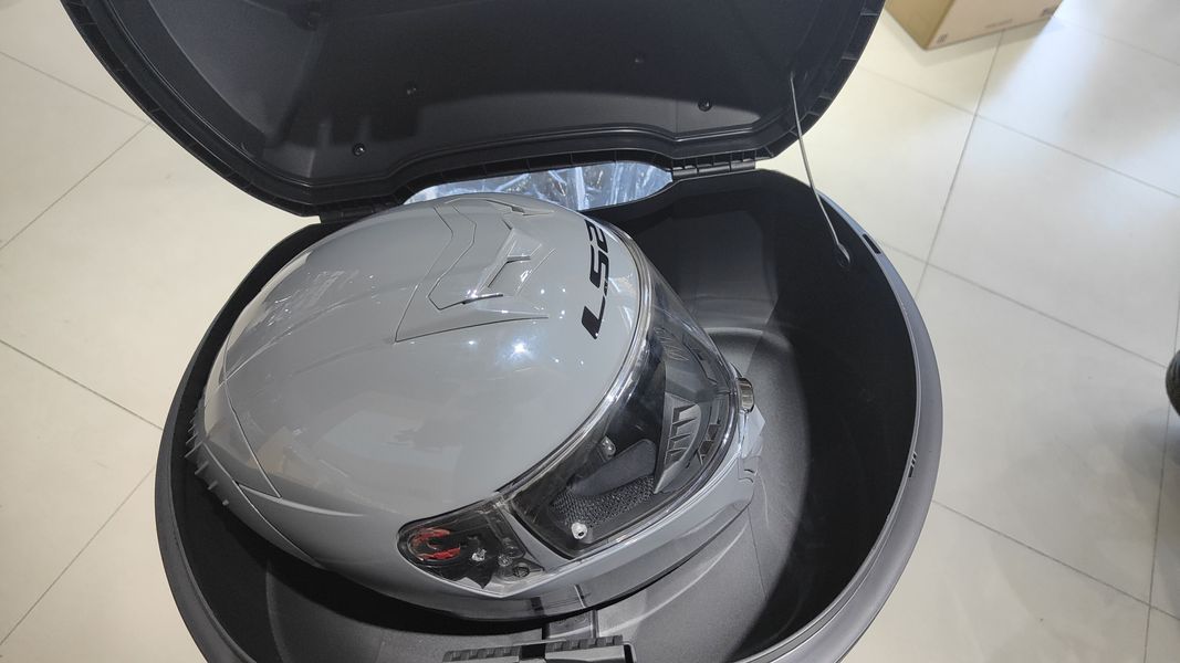 豪爵uhr的夏德尾箱……还不错