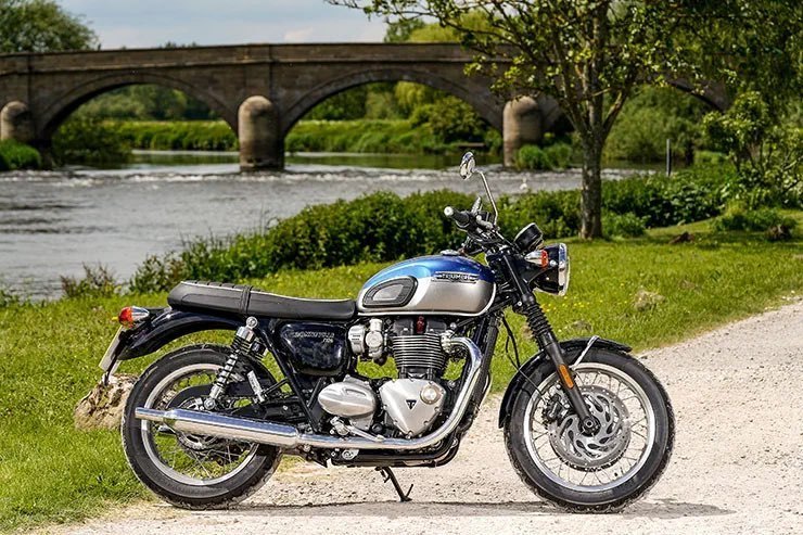 现代复古的教科书 - 凯旋t120 bonneville