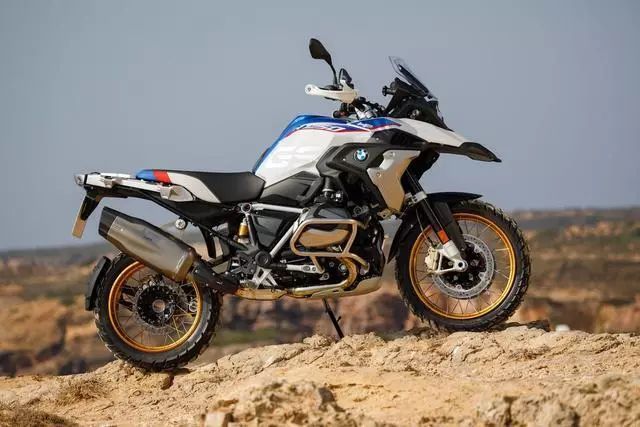 宝马摩托车彻底改版,2019版r1250gs,14万值得购买吗