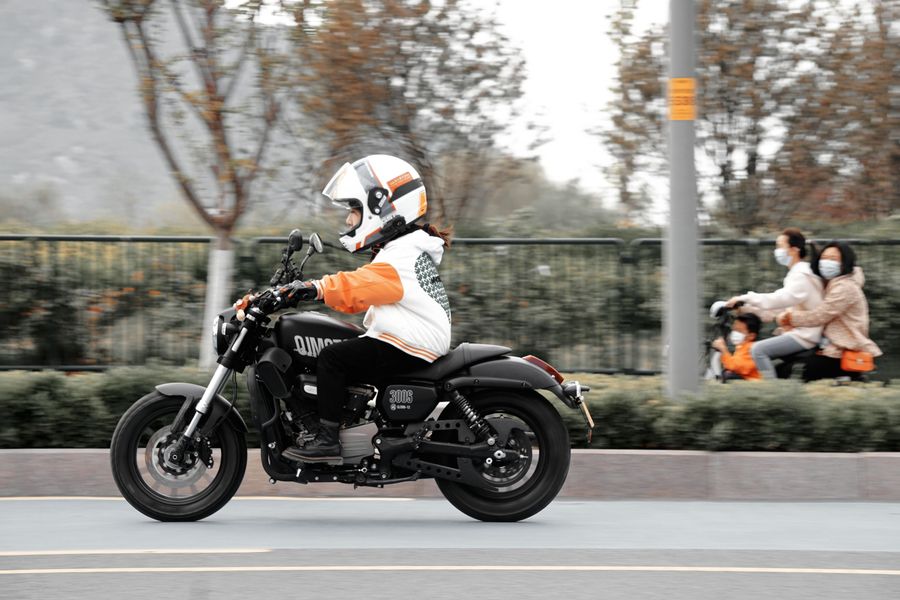 qj闪300骑行 不来一起跑跑嘛09