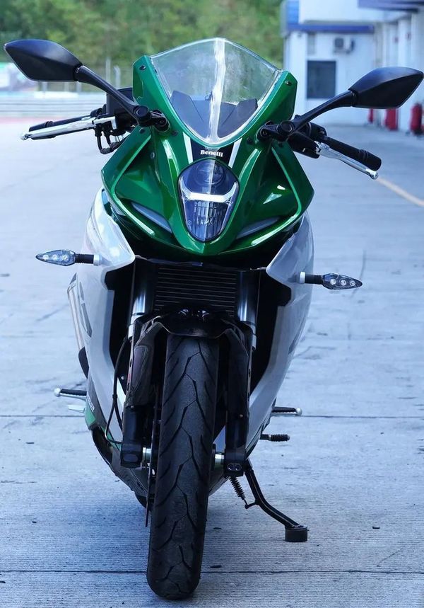 仿赛入门之贝纳利龙卷风tornado252r