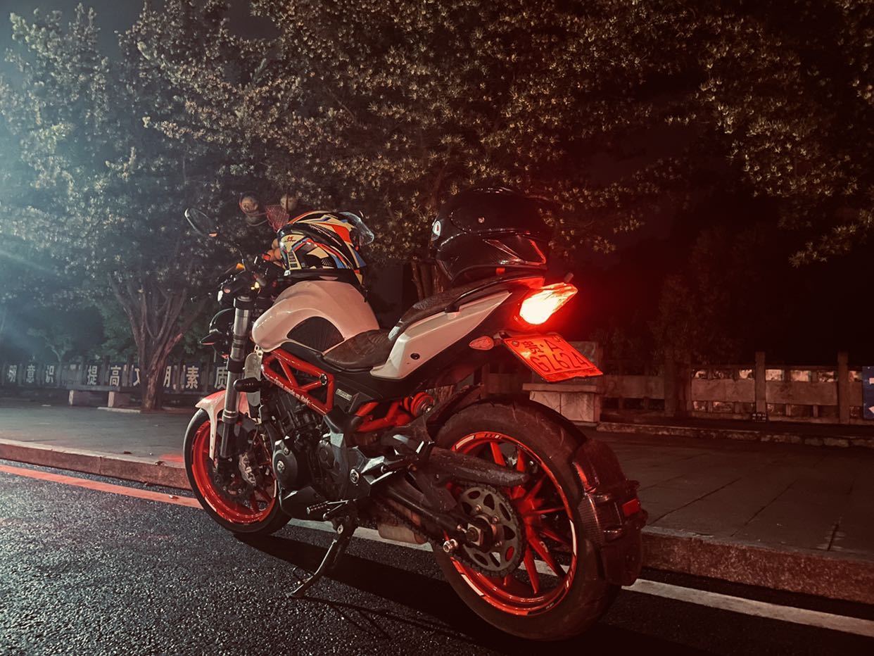 二手摩托车贝纳利 蓝宝龙 bn302s