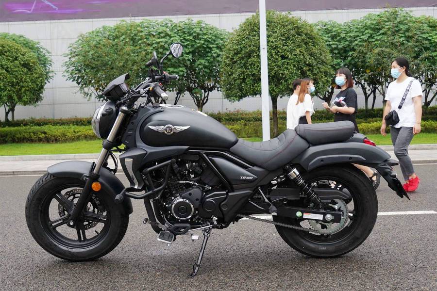 豪爵,豪爵铃木,可旅行,可通勤,如果不考虑保值,你会怎么选?