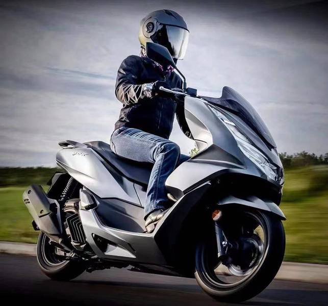 五羊本田pcx160,一款不错的通勤踏板.