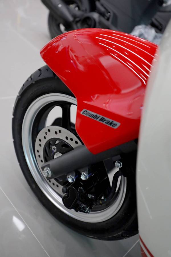 新大洲本田精致复古绵羊,ns125la踏板首发到店细节实拍!