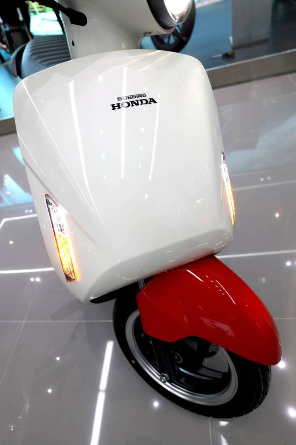 新大洲本田精致复古绵羊,ns125la踏板首发到店细节实拍!