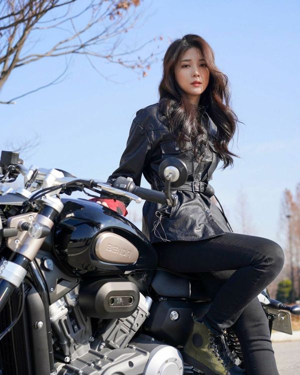 机车杂谈|韩国美女骑士试驾奔达金吉拉30000
