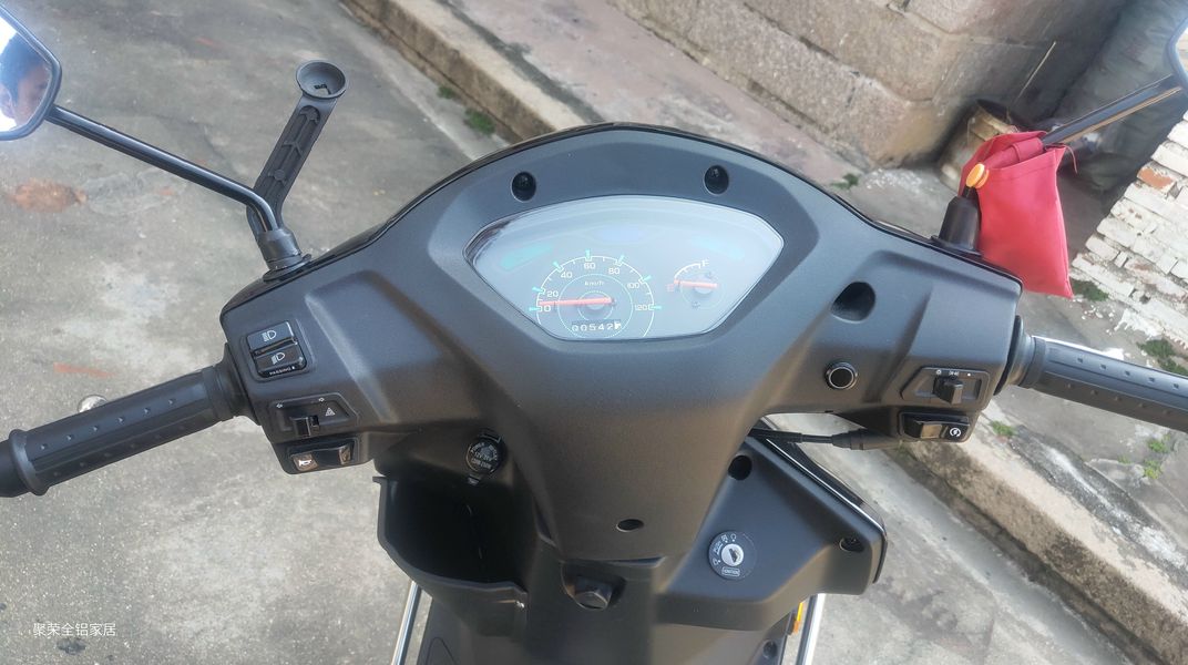 豪爵vf125加前储物盒