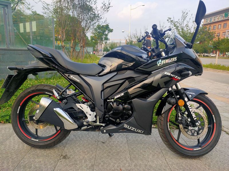 济南铃木极客飒gixxer155