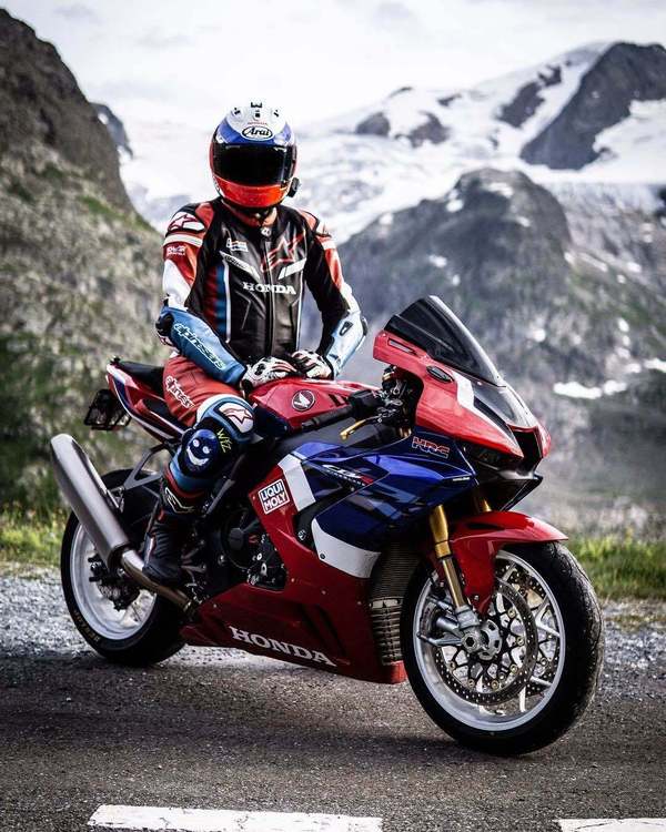 每个男人都有个机车梦-honda cbr1000rr-r