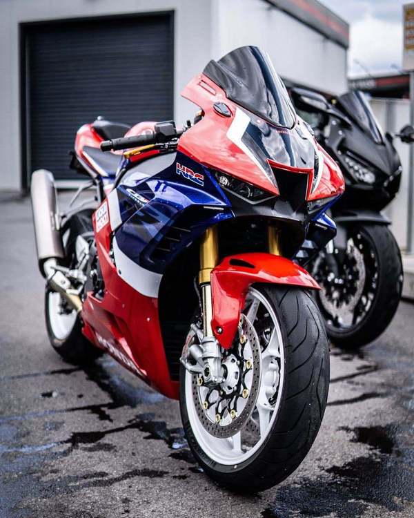 每个男人都有个机车梦-honda cbr1000rr-r