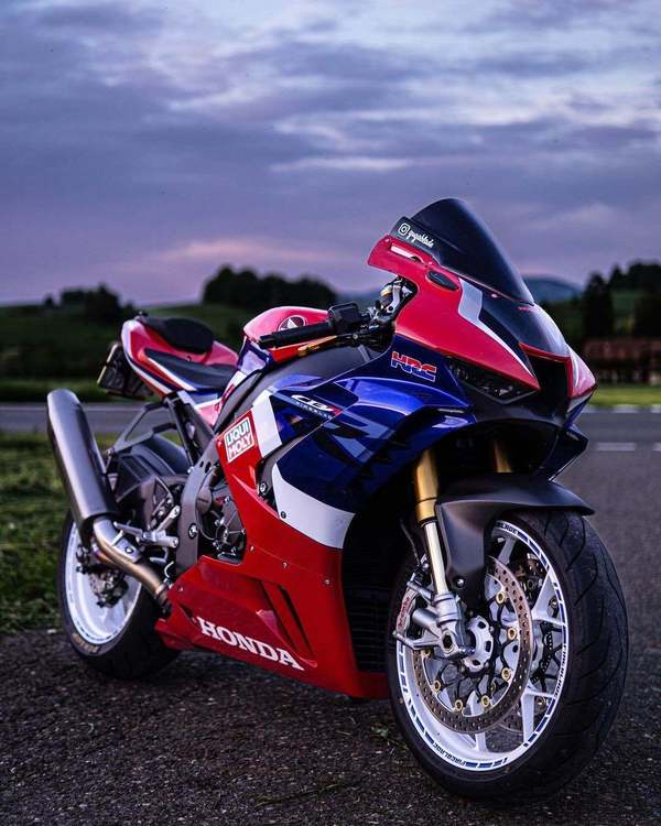 每个男人都有个机车梦-honda cbr1000rr-r