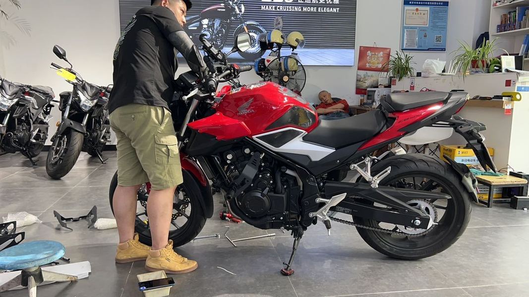 本田cb400f改圆灯作业