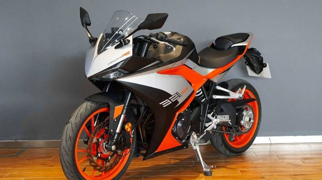 凯越321rr仿赛车,配备双缸引擎,追求风与自由