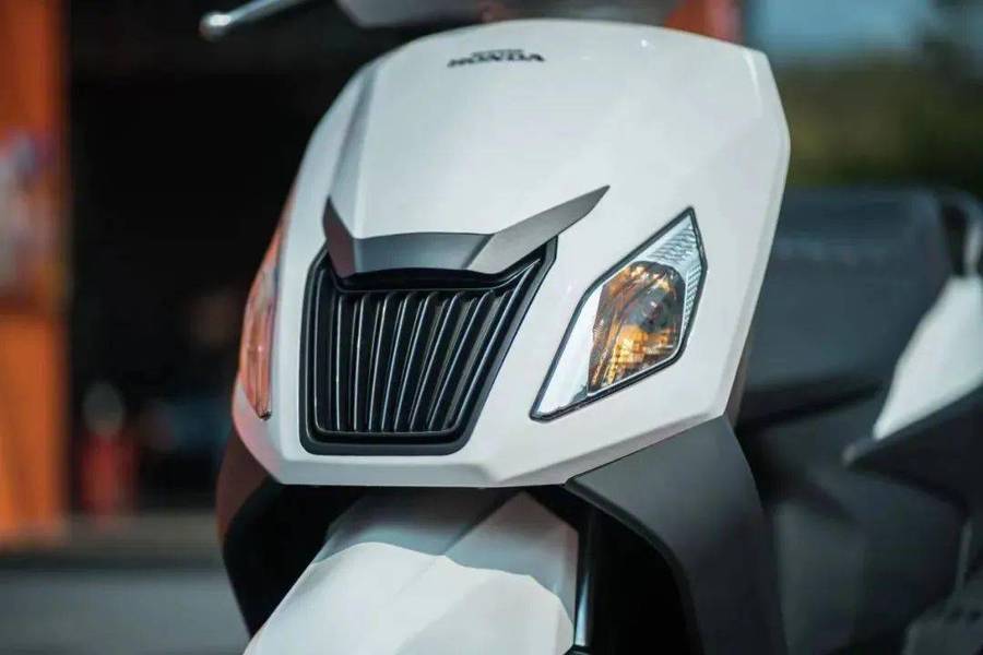 7000多的 活力时尚小踏板 五羊本田nb-x100