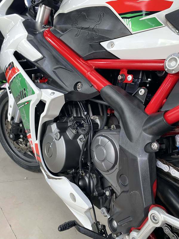 二手贝纳利龙卷风 tornado 302r