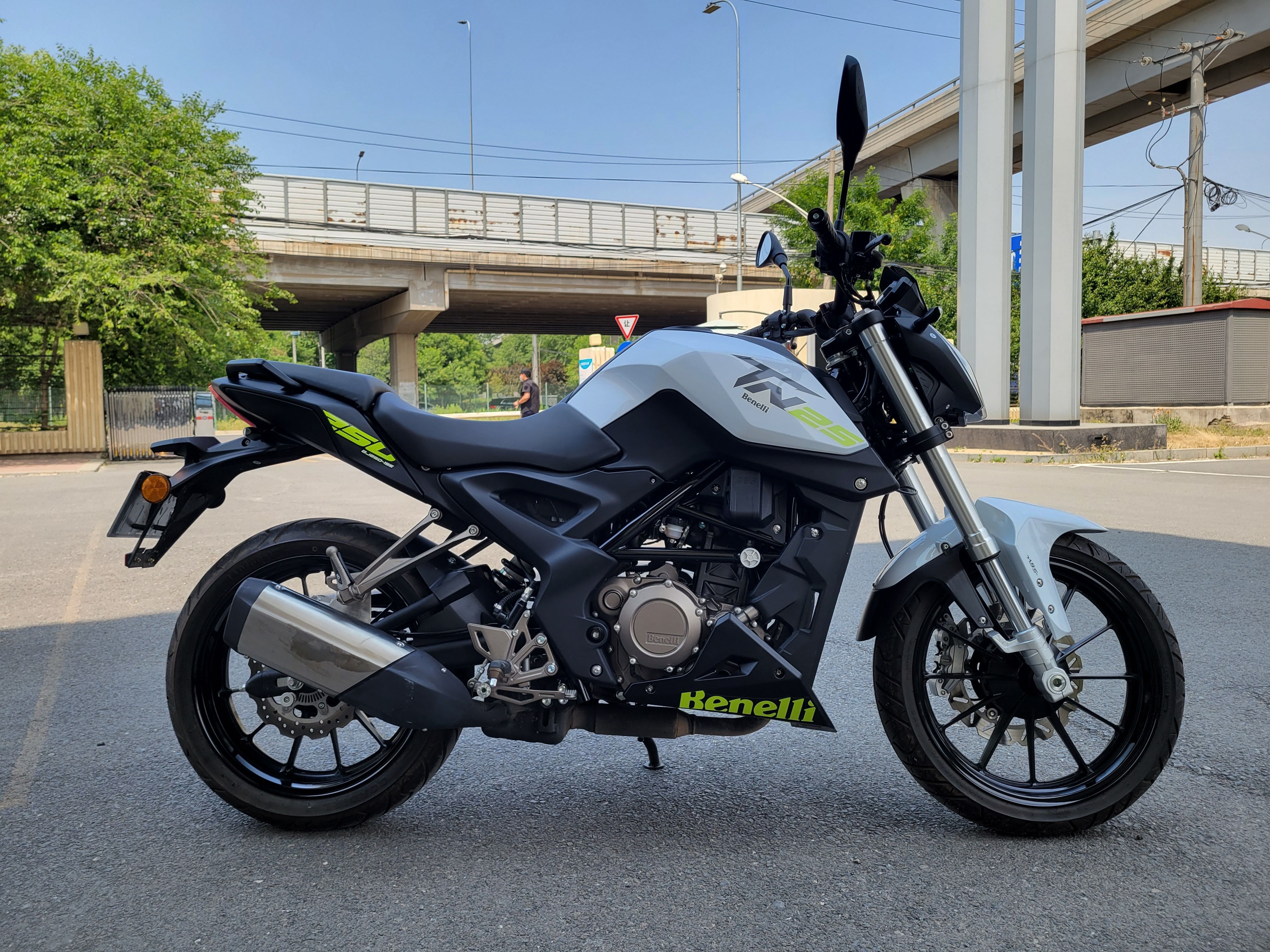 二手摩托车贝纳利 小黄龙 tnt 25