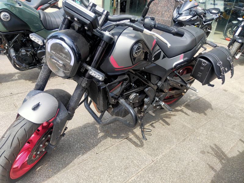 二手贝纳利幼狮250女王粉