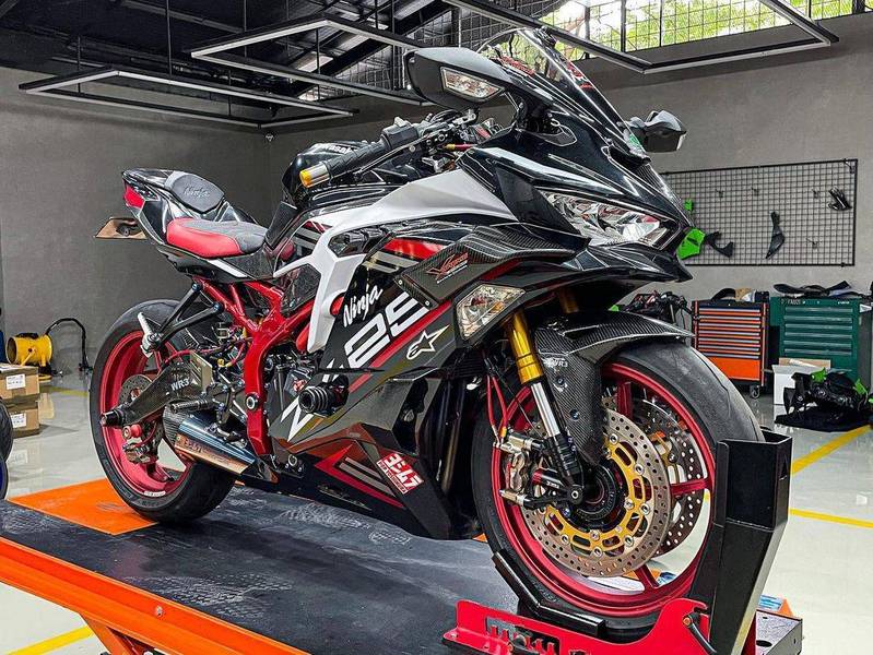 川崎四缸ZX-25R 小而强的小小牛