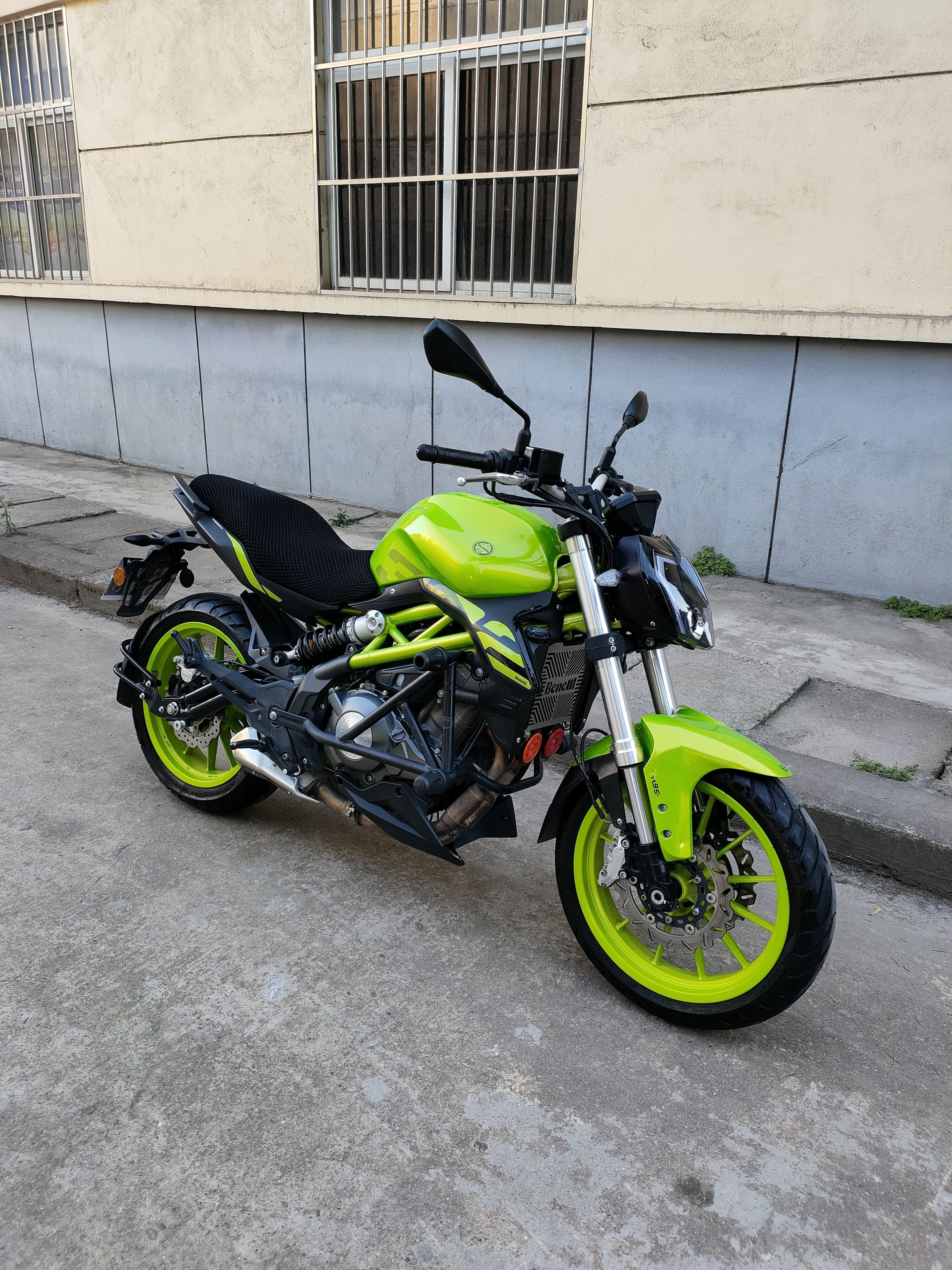 二手摩托车贝纳利 蓝宝龙 bn302s