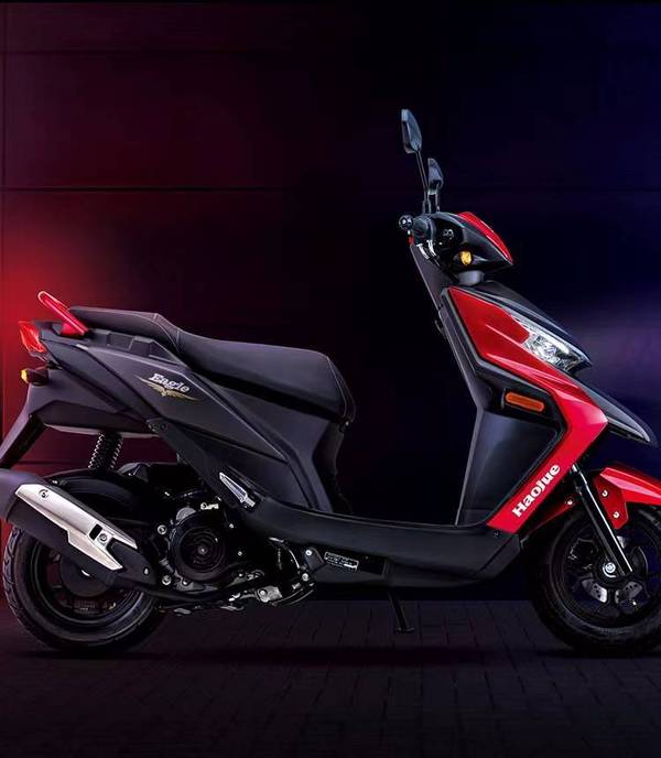 咱们来说一说豪爵旗下的一款运动踏板,豪爵超级鹰125.