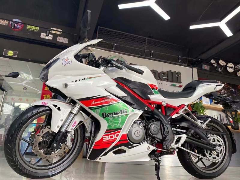 二手贝纳利龙卷风 tornado 302r