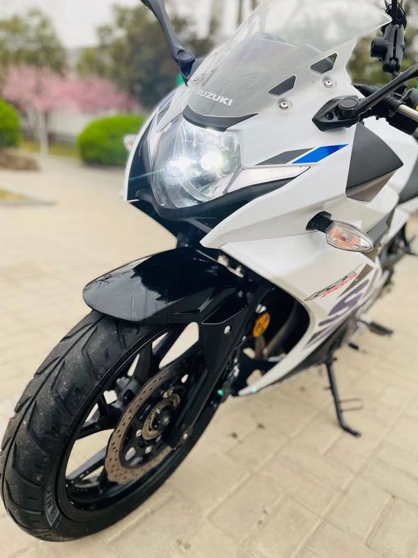 二手豪爵铃木gsx250r