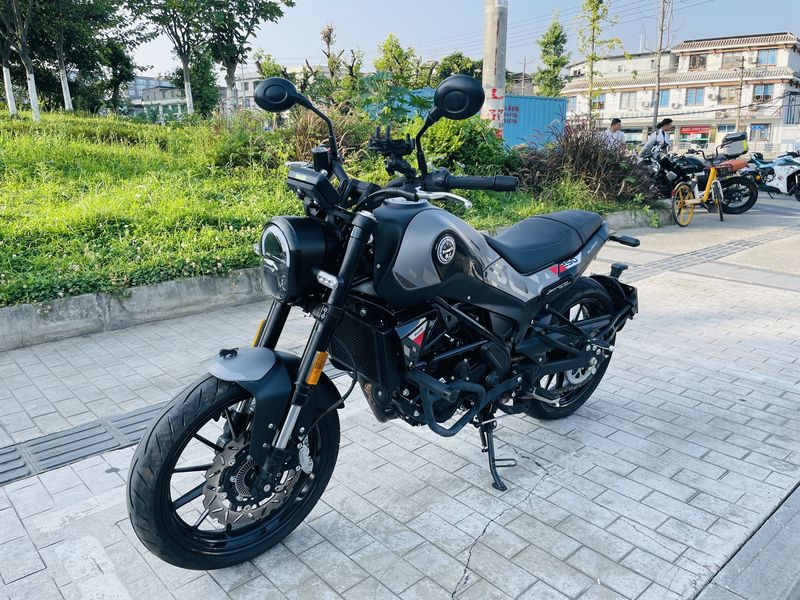 贝纳利幼狮 leoncino 250二手摩托车_摩托范_哈罗摩托