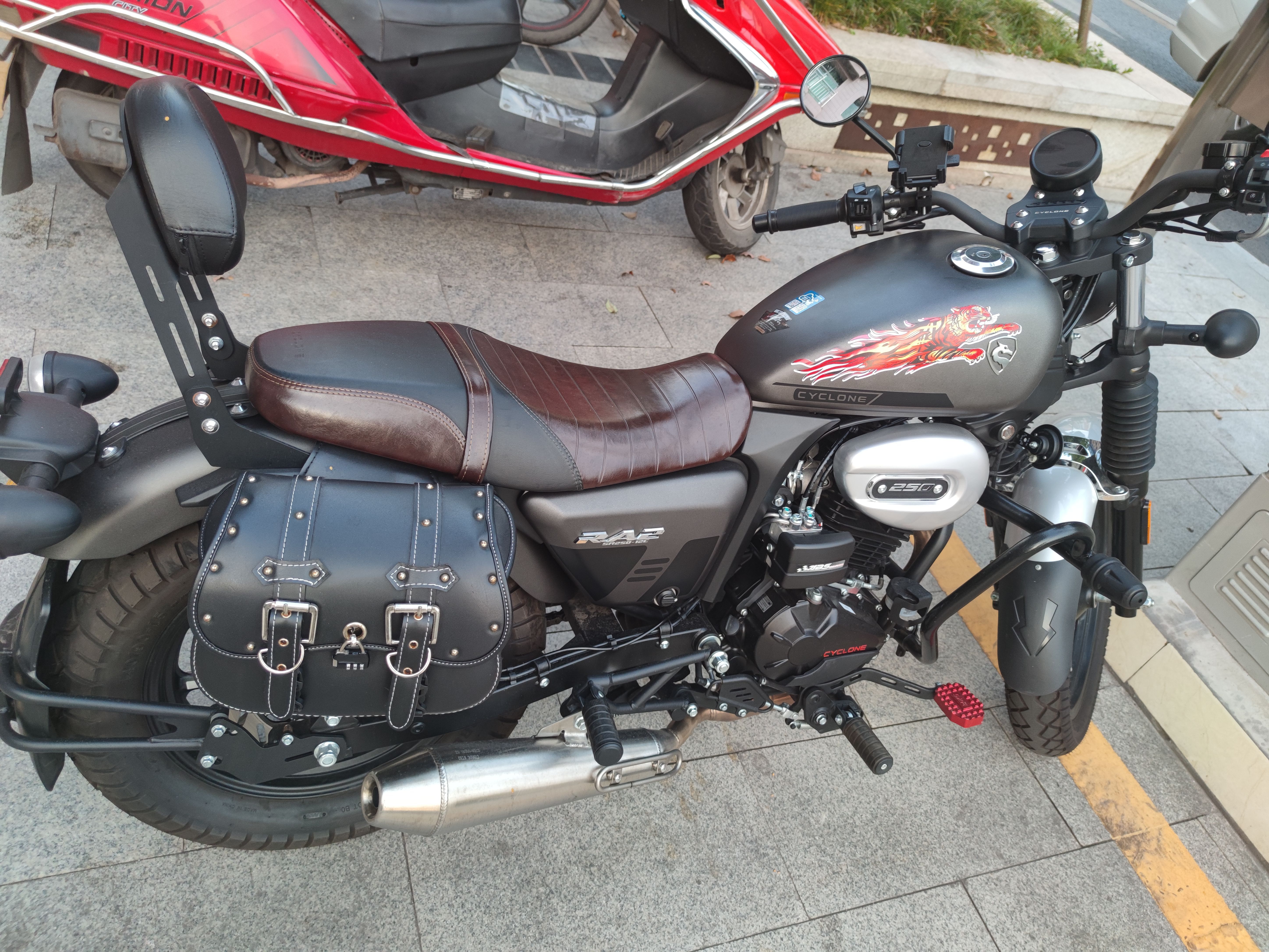 二手摩托车赛科龙 ra2