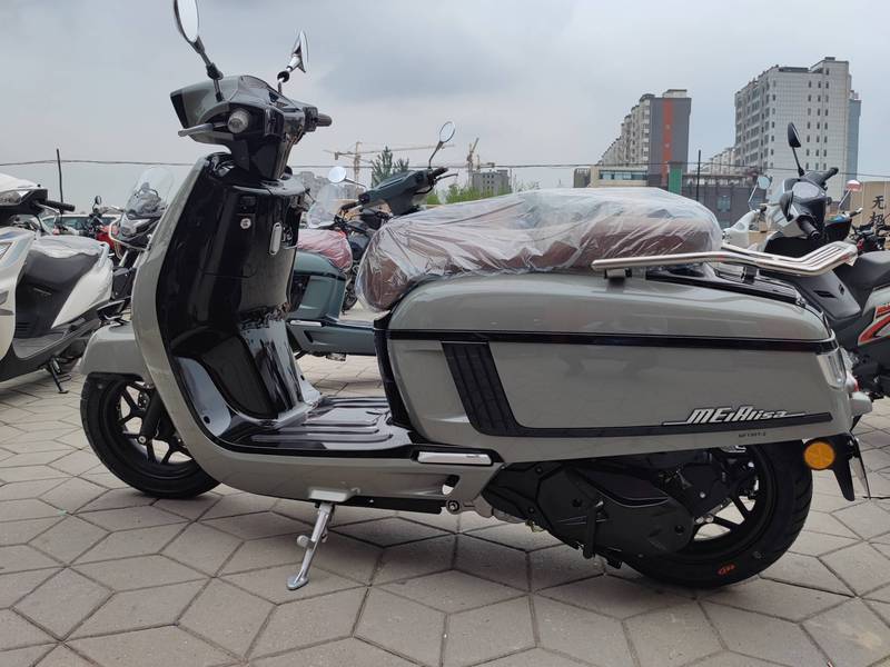 让少女微笑,来自中国南方的蒙娜丽莎150复古踏板车