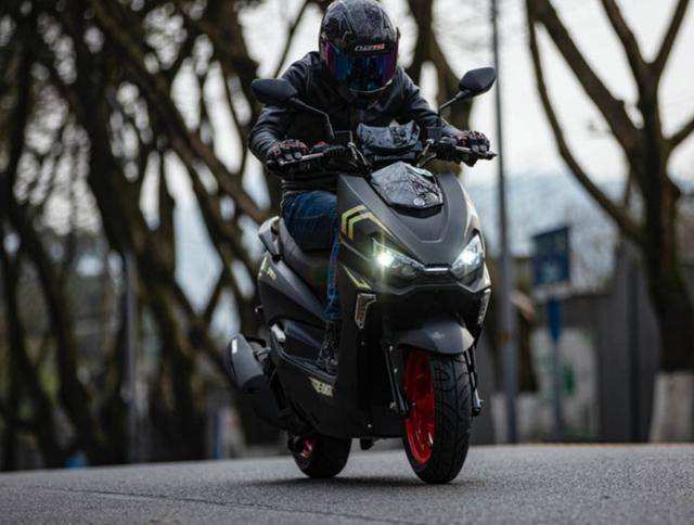 150排量运动踏板,林海雄鹿lh150,水冷动力配abs