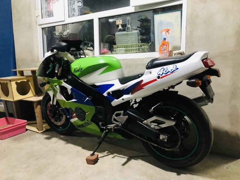 川崎忍者400它大爷辈的zxr400碟灯!