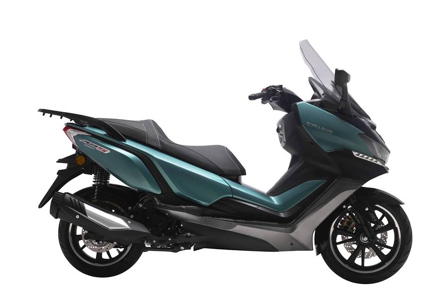 也即7月的上旬,赛科龙再次上市了一款主打摩旅的豪华踏板车rt3s