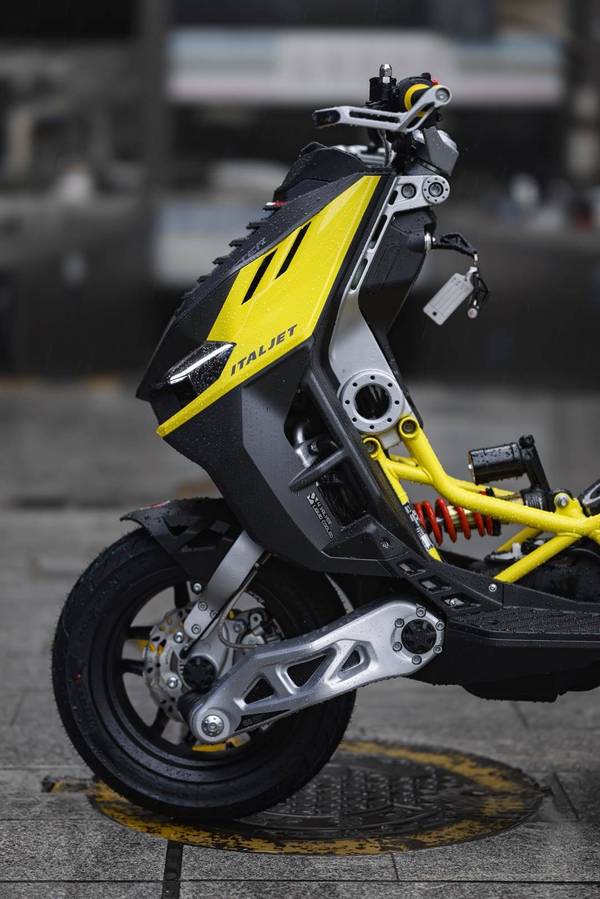 italjet02dragster02200在国内发布2022款了,增加了一个"那不勒斯