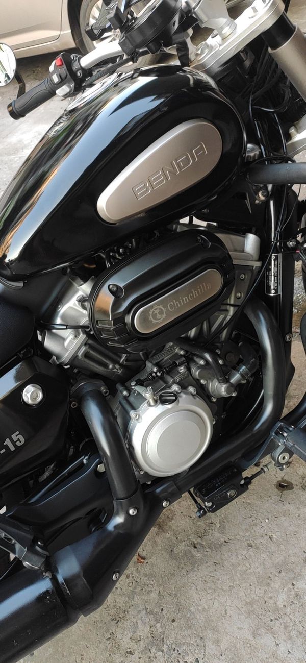 发动机喷漆也就国产水平,高温遇水掉漆是必须的,国产车通病,玩摩托的