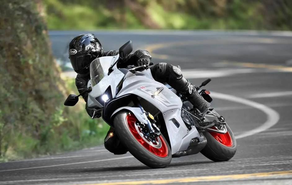 雅馬哈2023款yzf-r7全新灰白配色,水冷雙缸72馬力,摩托範-哈羅摩托