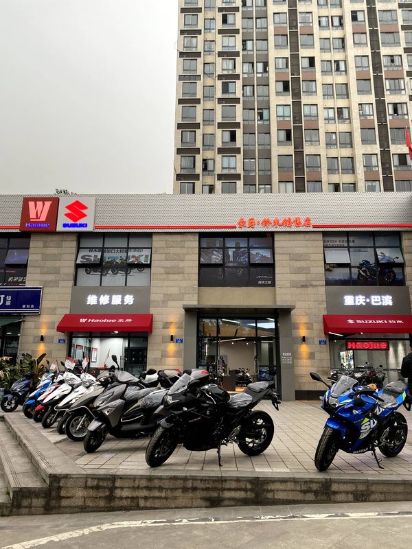 豪爵铃木巴滨路精品旗舰店