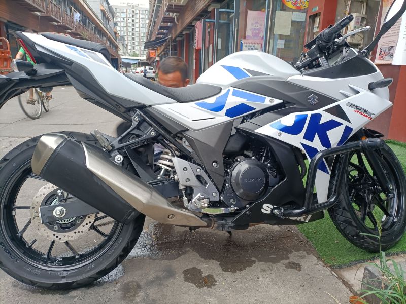 二手豪爵铃木gsx250r