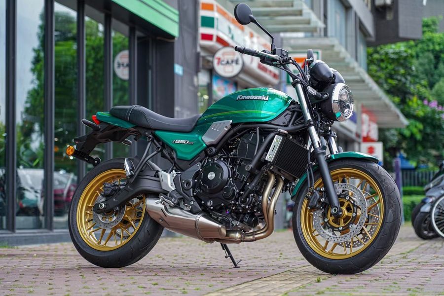 川崎z650rs复古绿 复古街车