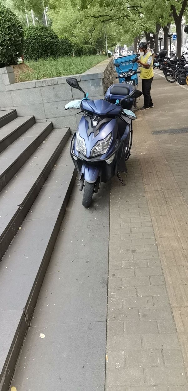 豪爵萌男两万公里跑外卖用车体验