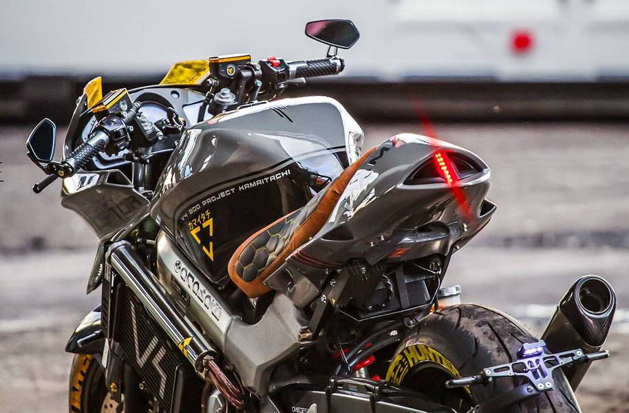 定制 | 镰鼬 本田vfr 800赛博朋克改装欣赏